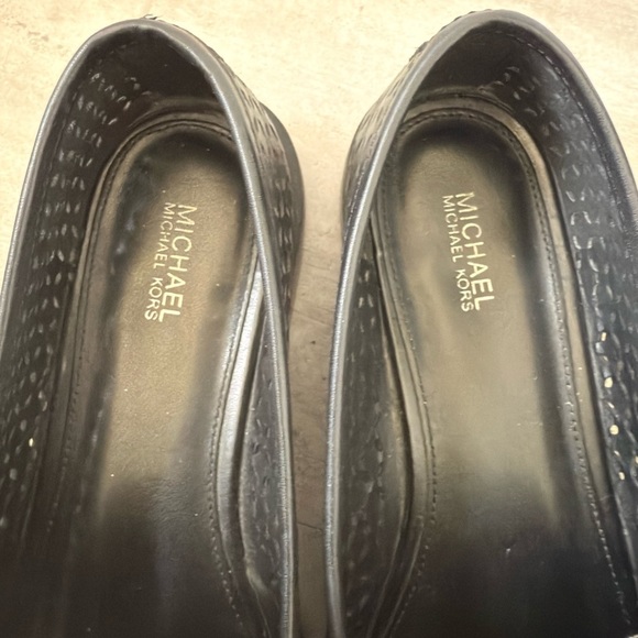 Michael Kors Finley womens black leather perforated loafers size 7M - Picture 6 of 12